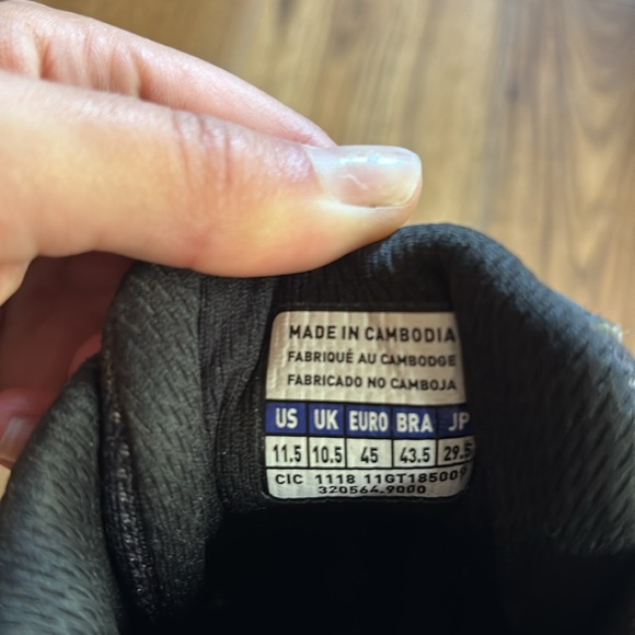 Mizuno Baseball Shoe - Picture 3 of 3